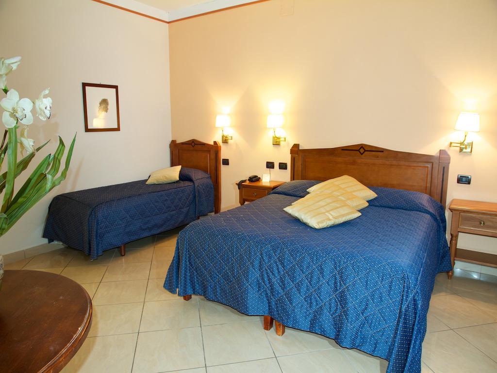 Ulisse Deluxe Hostel Sorrento Exterior foto