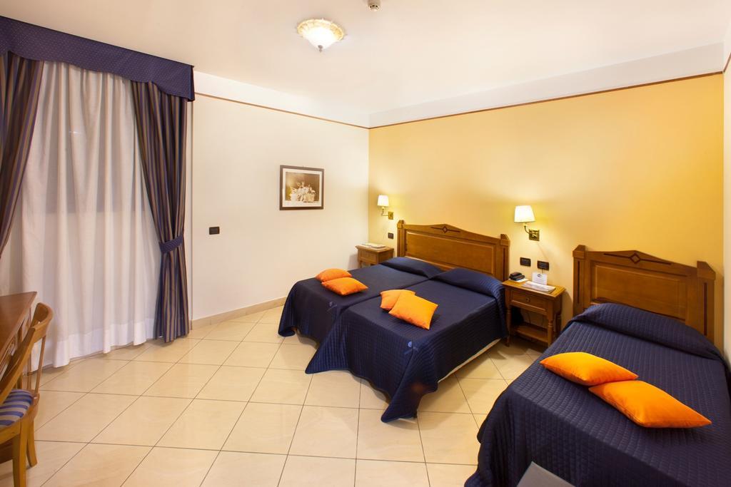 Ulisse Deluxe Hostel Sorrento Exterior foto